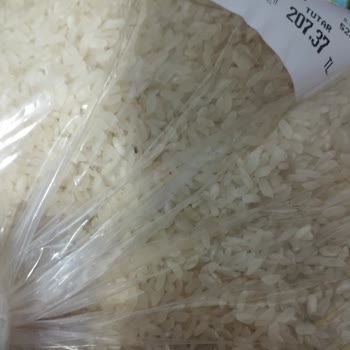 Halktan Kuruyemiş Pirincin İçinden Boynuzlu Bir Böcek Çıktı