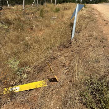 Asfalt Yol Ve Trafik Levhalarının Bozulması Ölümcül Tehlike Yaratıyor