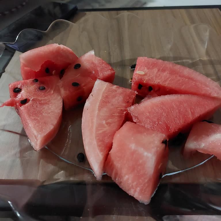 Migros’ta Kuzu Biftek Ve Bozuk Karpuz Misafirlerde Utanç Yaratıyor