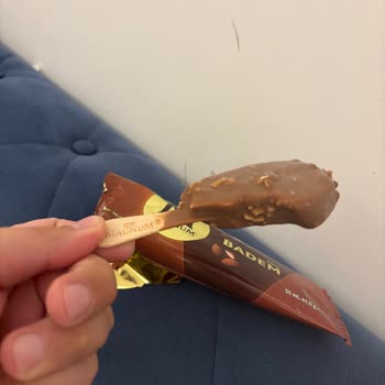 Magnum Mini Badem Dondurması Yarım Çıktı, Gramaj Eksik