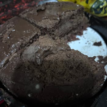 BİM'den Satın Alınan Çikolatalı Pastada Küf Ve Zehirlenme Riski