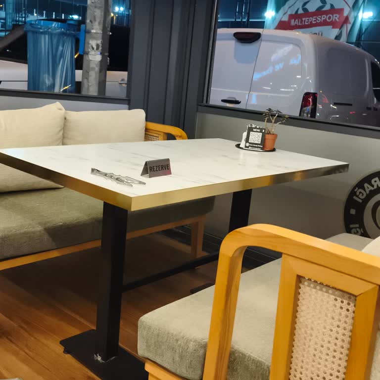 Maç İzleme İçin Rezervasyon Sorunu Ve Haksız Masa Yerleşimi