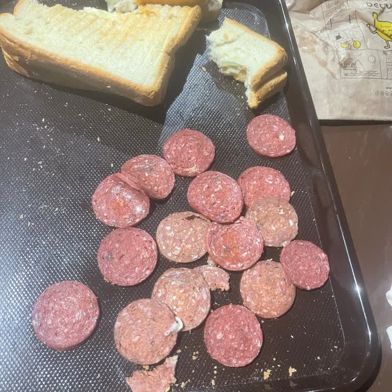 Çiğ Sucuklu Tost Ve Çözüm Bulamayan Personel
