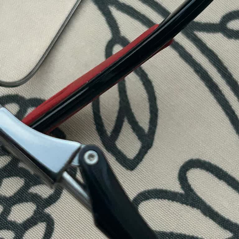 Rayban Gözlüğümde Vida Sorunu Ve Mağazadan Cevapsızlık