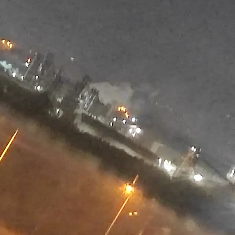 Akşam Fabrika Dumanı Ve Kokusunun Mahalledeki Sağlık Ve Yaşamı Tehlikeye Atması