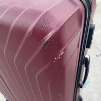 Roma Antalya Uçuşunda Valiz Kılıfları Kayıp Ve Çatlak Valiz Hasarı