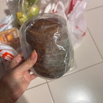 Migros'tan Küflü Ekmek Gönderimi: Kontrol Eksikliği Ve İade Talebi