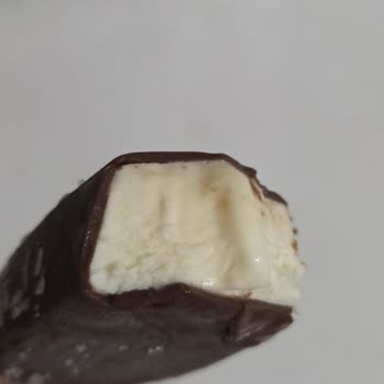 Yüksek Fiyatlı Magnum Mini Dondurmanın Pütürlü Yapısı Ve Kötü Tadı Sağlık Korkusu