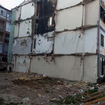 Açıkta Bırakılan Duvar Ve Kolonlar Can Güvenliğimizi Tehdit Ediyor: Acil Müdahale Talebi
