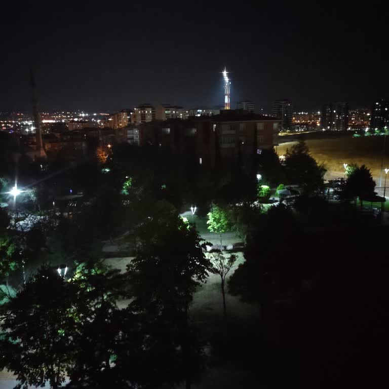 Bozok Parkı Ve Halı Sahada Yetersiz Aydınlatma Şikayeti