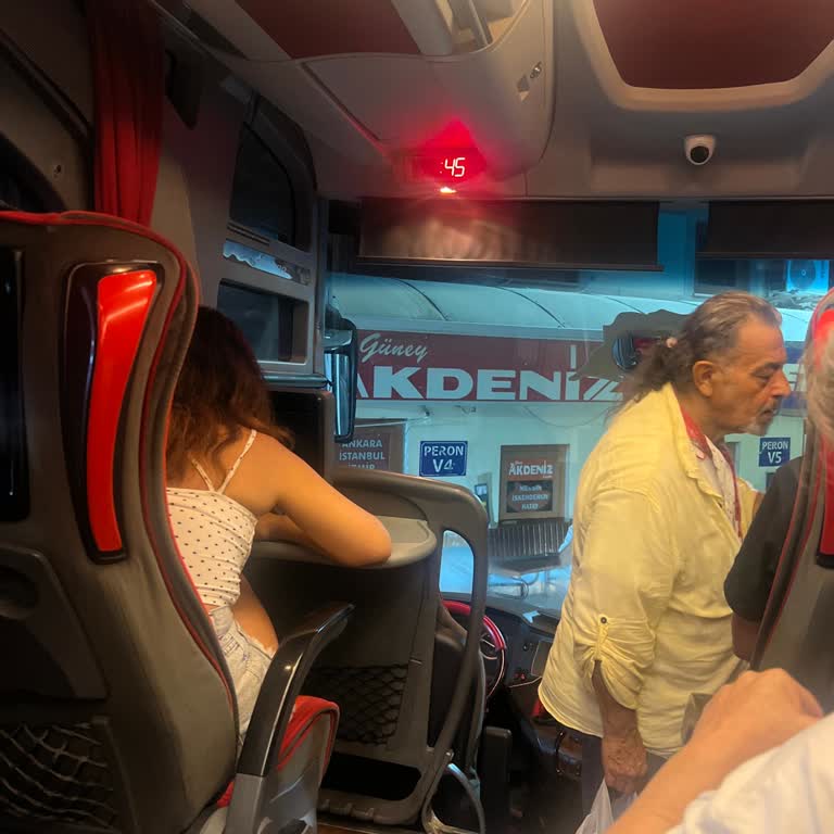Sürekli Yolcu Alımı Nedeniyle Uzun Gecikme Ve Bilgi Eksikliği