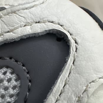 Defolu Gelen New Balance 9060 Ayakkabısı İçin Değişim Talebi