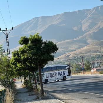 Arızalı Otobüs Ve Üç Gün Süren Van Yolculuğu: Güvenli Ulaşımda Büyük Mağduriyet