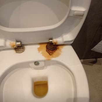 Vitra İstanbul Serisi Klozette Tek Parçada Yoğun Paslanma