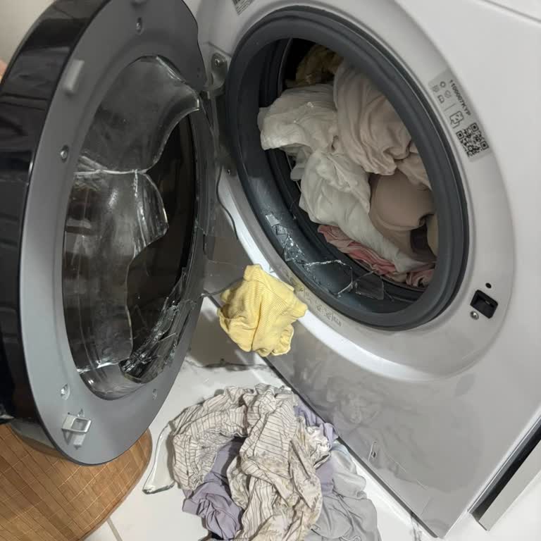 Arçelik Çamaşır Makinesi Camı Patladı, Güvenlik Riski Ve Çamaşır Hasarı