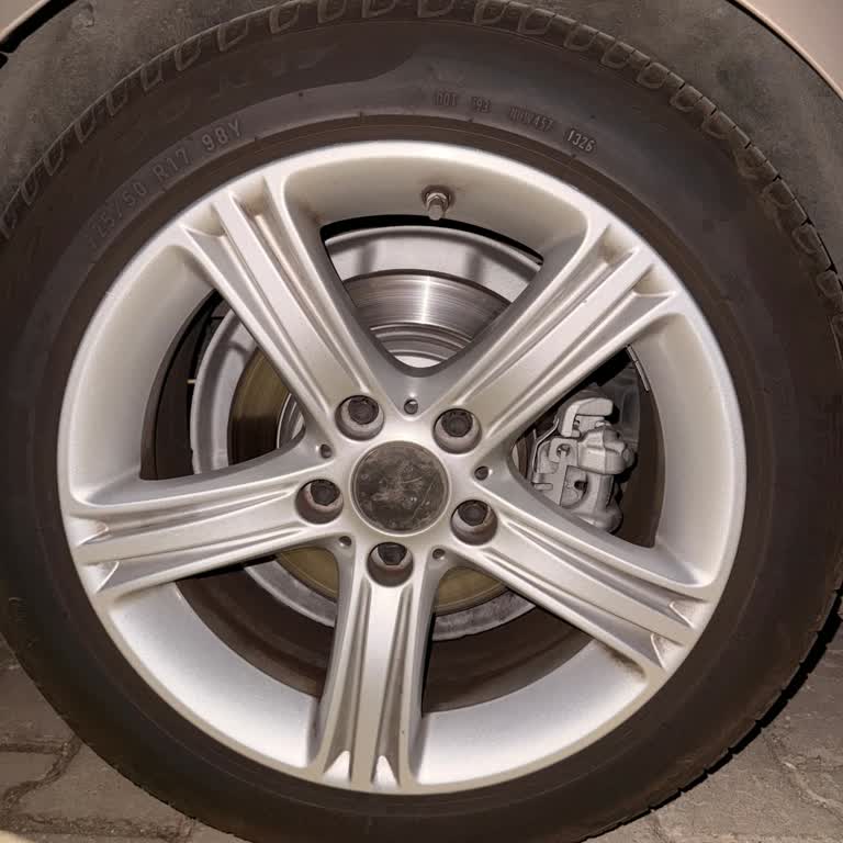 BMW Jant Göbeği Kapağının Kendiliğinden Düşmesi Ve Ücretsiz Değişim Talebi
