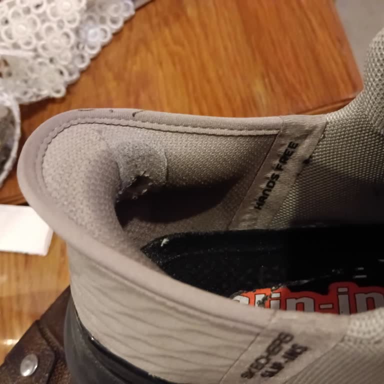 Skechers Slip‑ins Ayakkabıda Ayıplı Delinme Ve Erken Aşınma