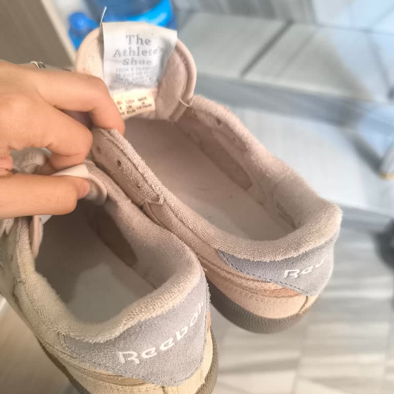 Serçe Parmağıma Vurması Nedeniyle Reebok Sneaker’da Değişim Ve İade Talebi