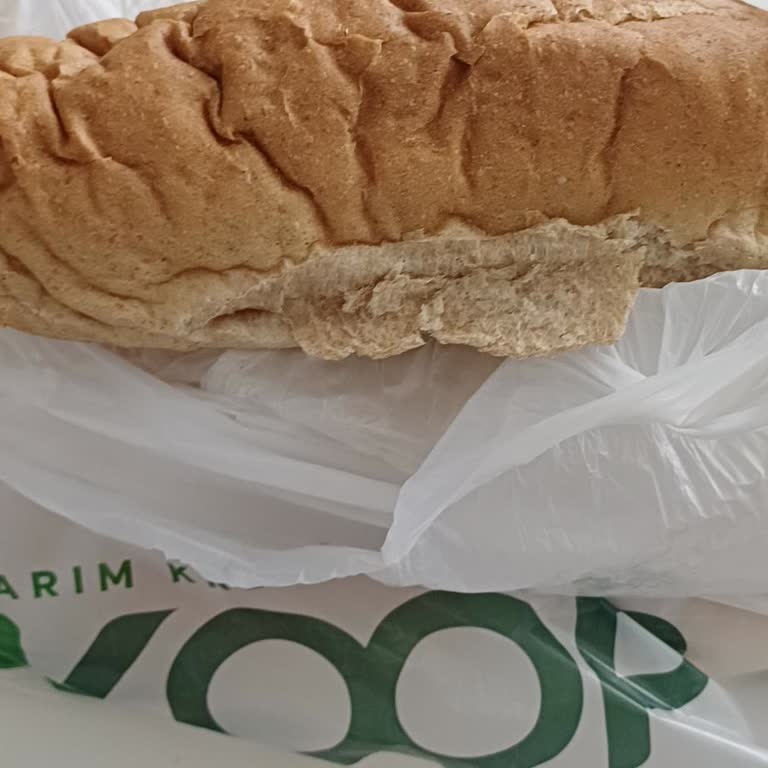 Koop Market’te Bayat Ve Yanlış Ekmek Teslimatı