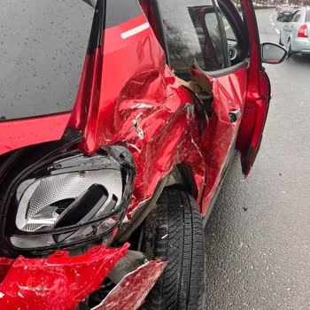 Airbag Açılmadı: Citroen C3 Shine Kazada Şiddetli Hasar Ve Güvenlik Endişesi