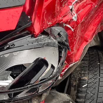 Airbag Açılmadı: Citroen C3 Shine Kazada Şiddetli Hasar Ve Güvenlik Endişesi