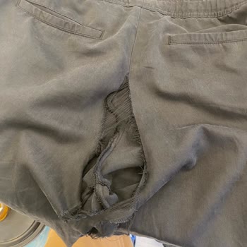 Zara Ürünlerinde Kalitesizliğin Yüzünden Hızla Yırtılan Pantolon Ve Ayakkabılar