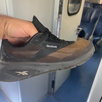 Reebok Ayakkabısında Renk Solması Ve Açılma Şikayeti