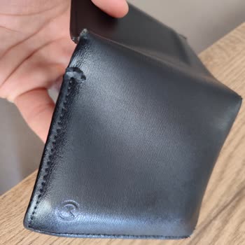Hakiki Deri Cüzdan Sahte Çıktı, Şube Kapandı Ve Yardım Yok