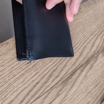 Hakiki Deri Cüzdan Sahte Çıktı, Şube Kapandı Ve Yardım Yok