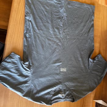 Kalitesiz T-Shirt Ve Şortta Hızlı Deformasyon, Mağaza İlgisizliği