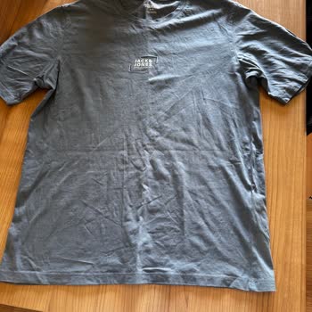 Kalitesiz T-Shirt Ve Şortta Hızlı Deformasyon, Mağaza İlgisizliği