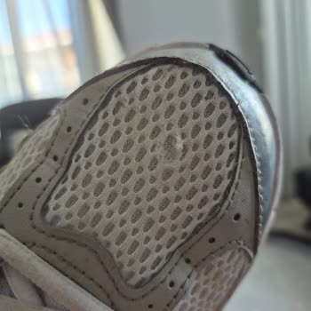 Nike Ayakkabısında Kısa Sürede Yırtılma Ve Mağazanın Çözüm Sunmaması