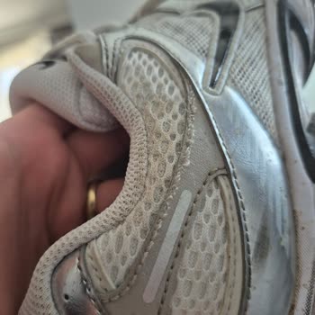 Nike Ayakkabısında Kısa Sürede Yırtılma Ve Mağazanın Çözüm Sunmaması