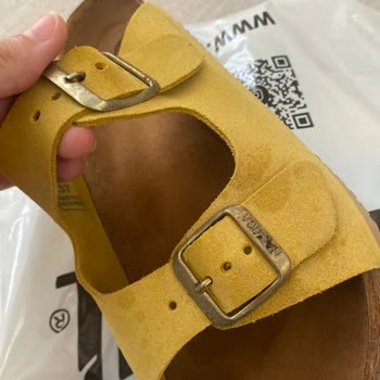 Nautica Bantlı Terlikte Renk Değişimi Ve Kısa Sürede Paslanan Metal Toka