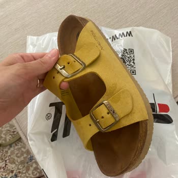 Nautica Bantlı Terlikte Renk Değişimi Ve Kısa Sürede Paslanan Metal Toka