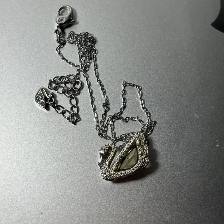 Swarovski Kuğu Kolye Hızlı Kararma Ve Mağaza İlgisizliği