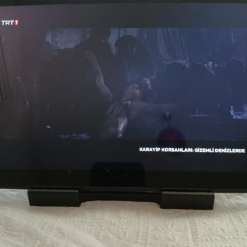 TRT 1'de Çıplak Deniz Kızı Sahnesi Aileyi Rahatsız Etti