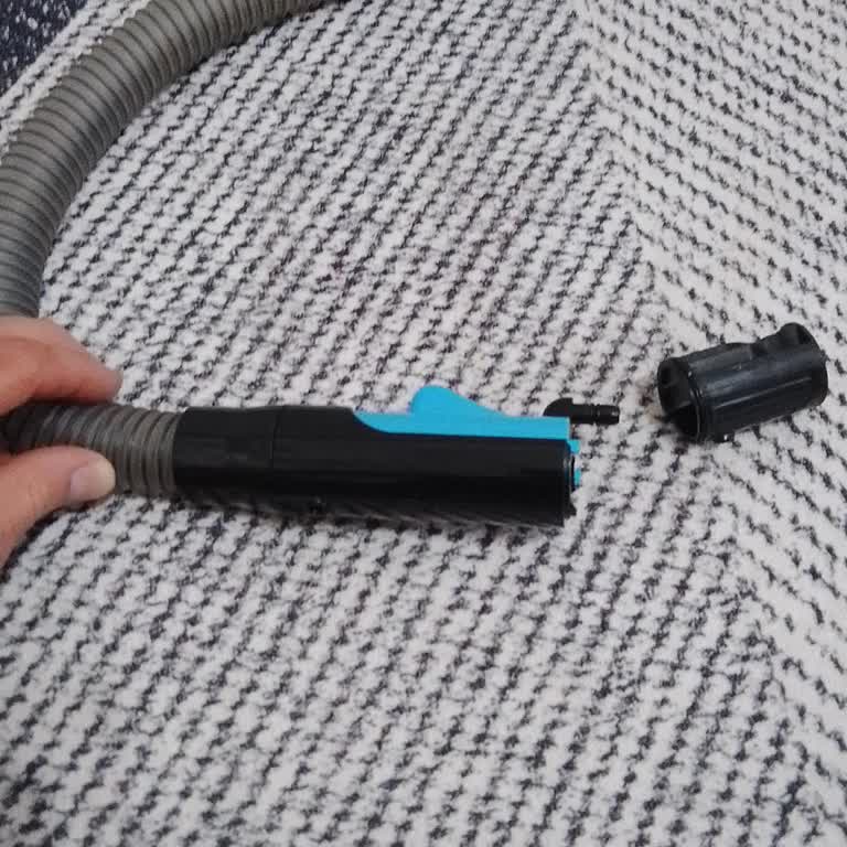 Kiwi Kcc 4323 Halı Yıkama Makinesinin Uç Parçası Kırıldı, Yedek Parça Bulunamıyor