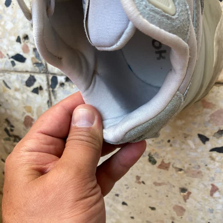 Reebok Ayakkabısının Sert Parçası Ayakta Ciddi Yara Açtı
