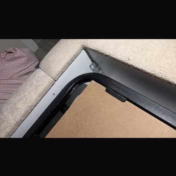 Çizik Ve Kırık Mobilyalar, Üç Aylık Gecikmeli Düzeltme Ve Cevapsız Müşteri Hizmetleri