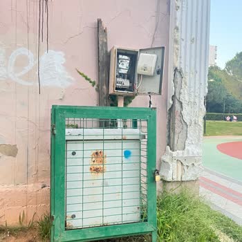 Başakşehir Birinci Etap Çocuk Parkında Açık Kablolar Ve Bozuk Ekipmanlar
