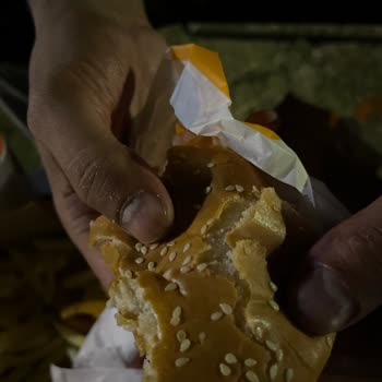 Ekonomi Menülerinde Soğuk Ve Bayat Ekmeği, Buzsuz İçecek, Eksik Pipet Ve Sos