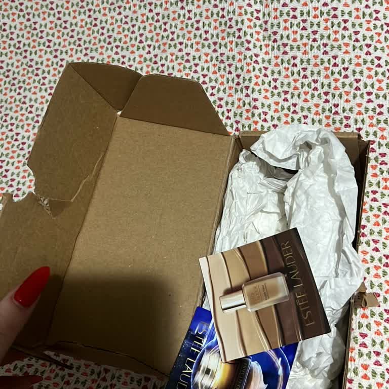 Estée Lauder Ships Empty Package Containing Only Paper Instead of Serum