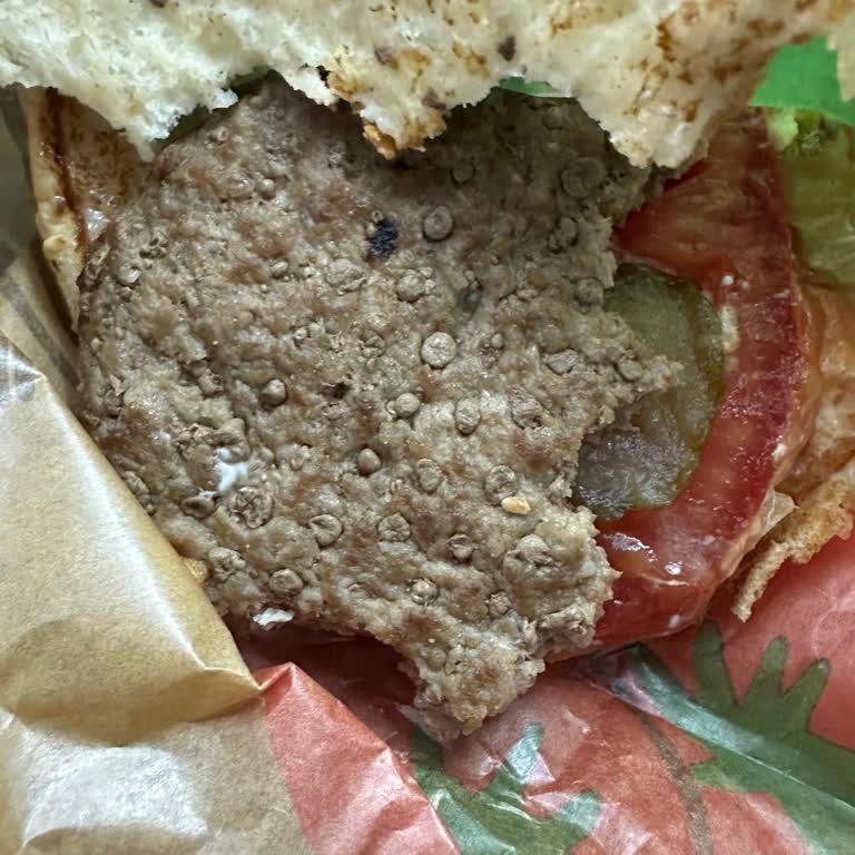 Burger King Ordu Fatsa Şubesinde Çiğ Hamburger Ve Bayat Ekmek Şikayeti