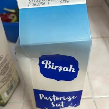 A101'deki Birşah Sütü Tarihi Geçmiş, Topaklı Ve Güven Kırıcı
