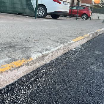Esenler'de Yüksek Ve Keskin Bordür Araç Hasarına Neden Oluyor