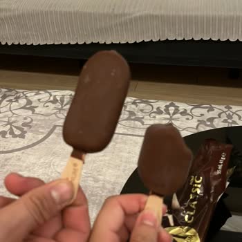 A101’den Alınan Magnum Mini Classic Paketi İçinde Yarım Dondurma