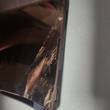 Röntgen Güvenlik İhmali Nedeniyle Tablet Ekranı Kırıldı, Tazminat Talebi