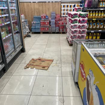 Bağcılar A101 Şubesinde Hijyen Eksikliği Ve Kirli Zemin