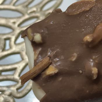 Algida Mini Magnum İçinden Tahta Parçası Çıktı Güvenlik Riski